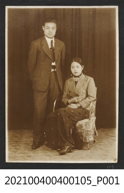 年輕男女合照 (共1張)