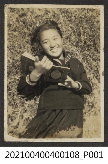 女學生照 (共1張)