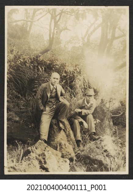 二男於山林 (共1張)