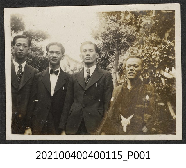 郭木池與三男合影 (共1張)