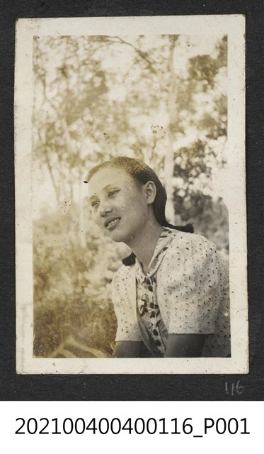 郭麗華半身照 (共1張)