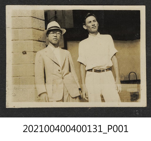 郭木池與戴帽男子 (共1張)