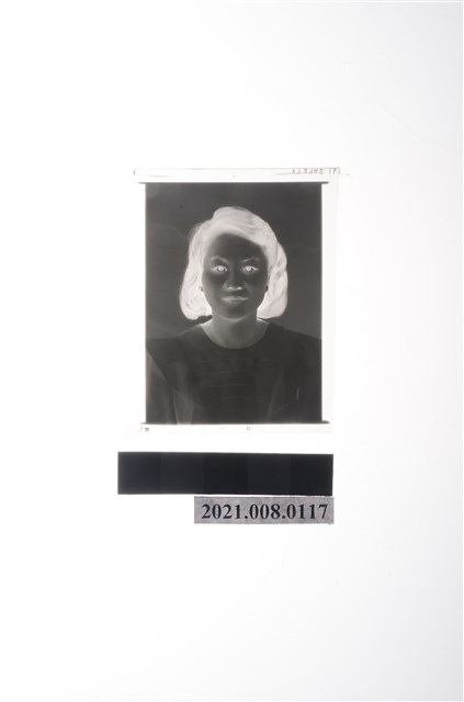 陳郁秀2吋黑白證件照底片 (共2張)