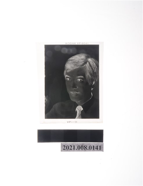 盧修一2吋證件照底片(著襯衫臉朝右) (共2張)