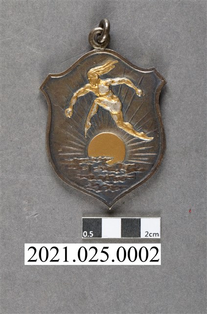 1931年關東學生陸上競技大會男子組400公尺跨欄第二名獎章 (共3張)