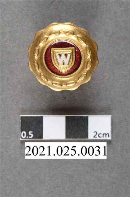 早稻田大學校友會員章 (共3張)