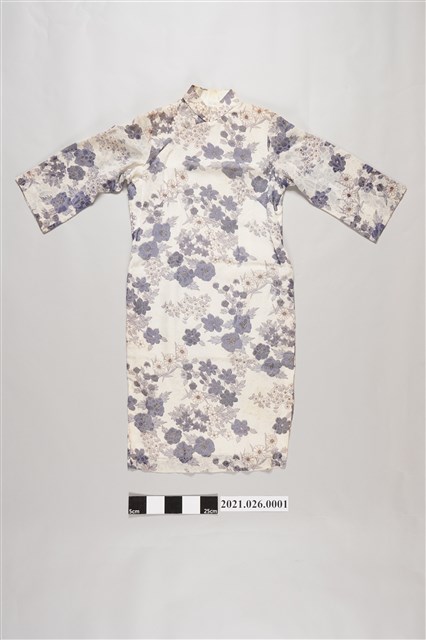 白綢地藍印花立領長袖夏旗袍 (共5張)