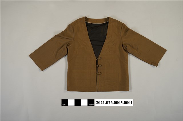 橄欖綠棉質V領對襟長袖短外套 (共3張)