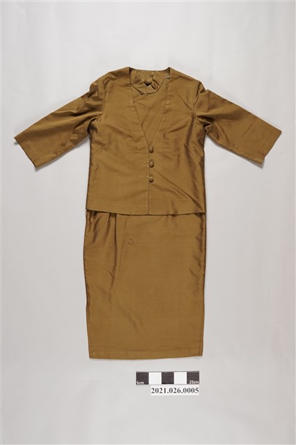 橄欖綠棉質立領兩件式長袖旗袍 (共4張)