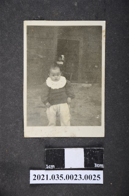 一孩童時期照片 (共2張)