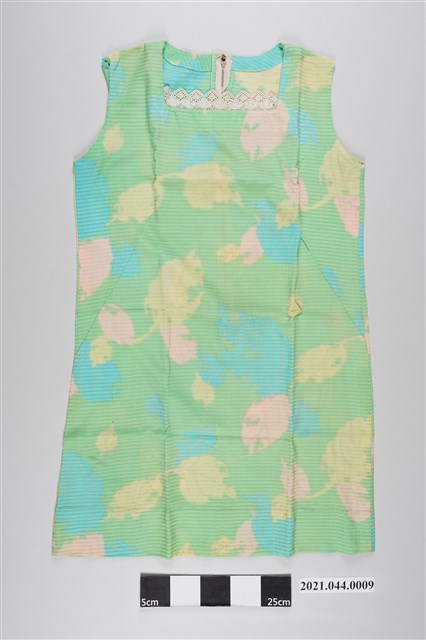 綠底彩葉印花無袖方領洋裝 (共3張)