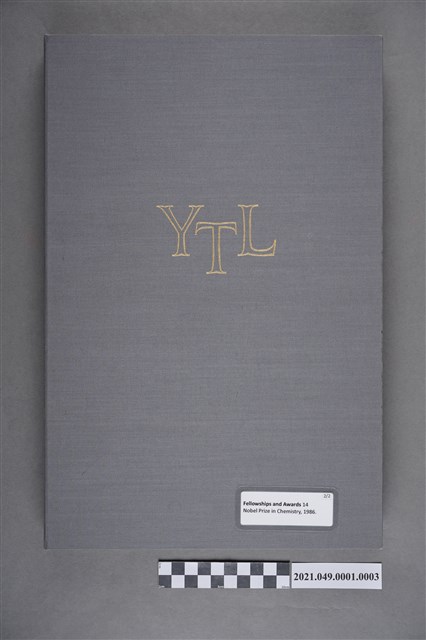 李遠哲諾貝爾獎獎狀外盒 (共8張)