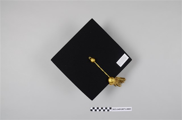 李遠哲2002年國立中央大學名譽博士帽 (共3張)