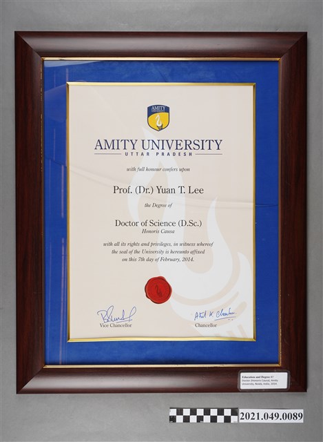 李遠哲2014年印度阿米提大學名譽博士證書 (共2張)
