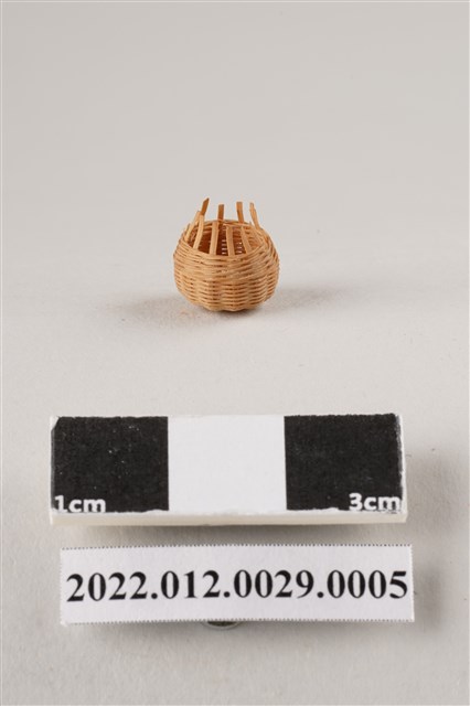 劉靜枝編製竹籃及竹籃半成品5 (共8張)