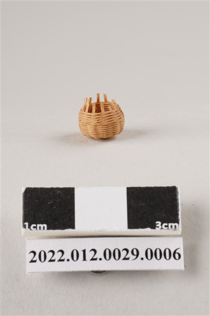 劉靜枝編製竹籃及竹籃半成品6 (共8張)