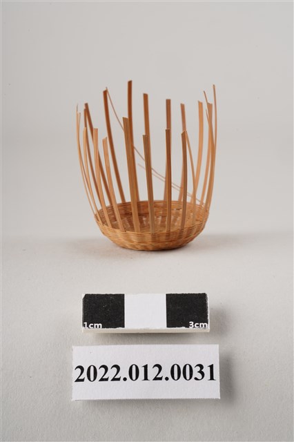 劉靜枝編製竹籃半成品 (共8張)