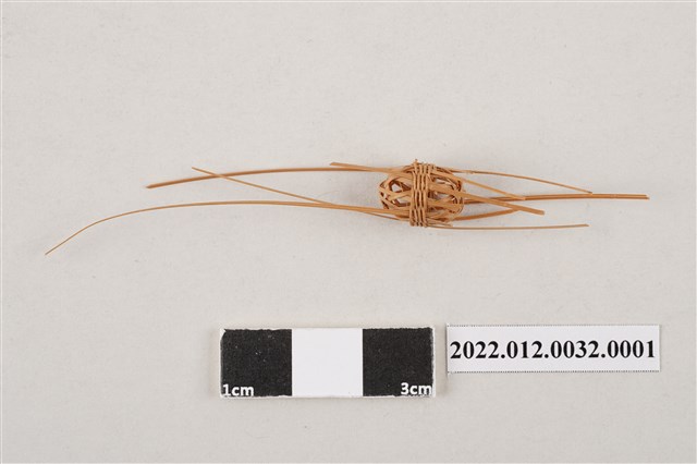 劉靜枝編製橢圓形球體半成品1 (共4張)