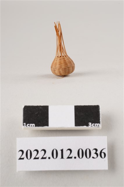 劉靜枝編製竹編圓球半成品 (共8張)