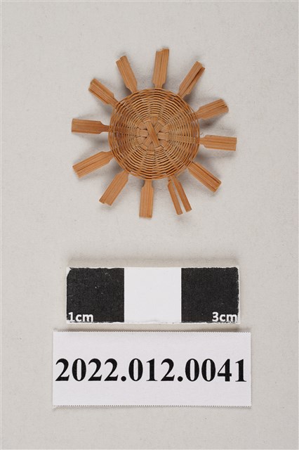 劉靜枝編製圓形竹編半成品 (共4張)