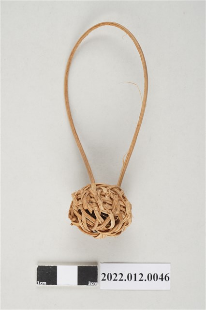 劉靜枝編製藤編鈴鐺球吊飾 (共4張)