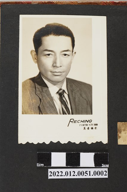 男性半身照 (共1張)