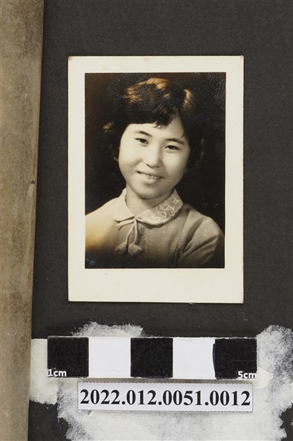 女子微笑獨照 (共1張)