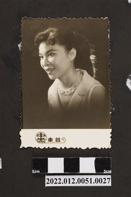 女子沙龍照 (共1張)