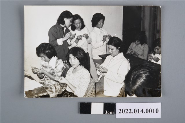 嘉義縣婦女會毛線編織訓練班上課情形 (共2張)