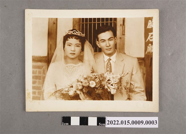 鄭綢結婚與夫家大合照 (共2張)