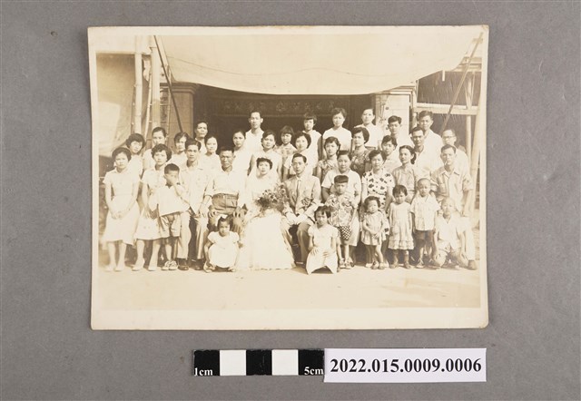 鄭萍結婚與夫家大合照 (共2張)