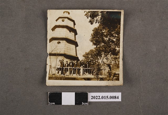 鄭萍帶學生出遊的合照 (共2張)