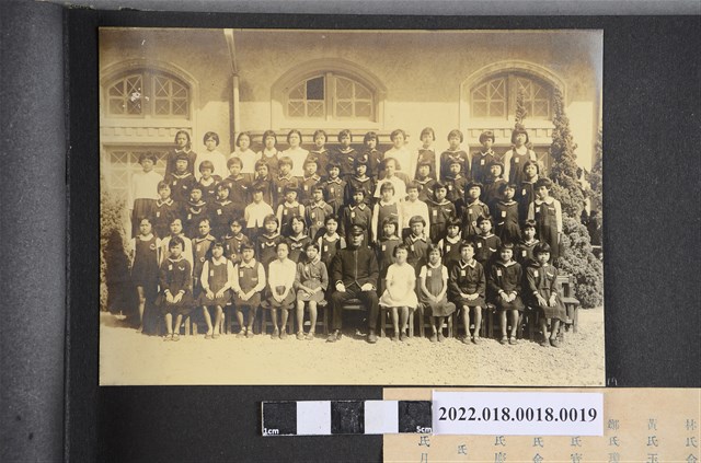 第二十八學級師生合照 (共2張)