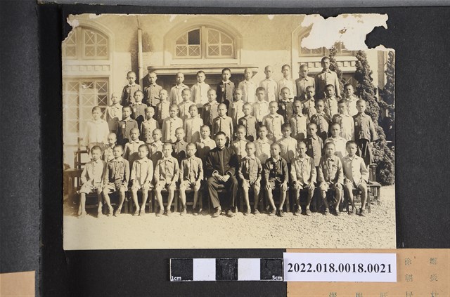 第三十學級師生合照 (共2張)