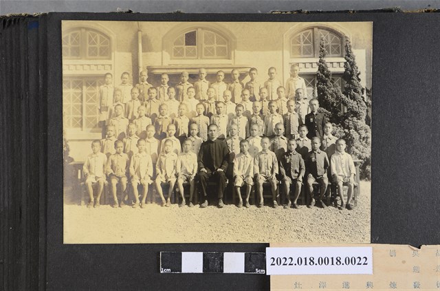 第三十一學級師生合照 (共2張)