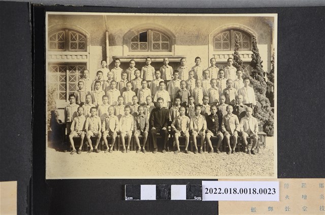 第三十二學級師生合照 (共2張)