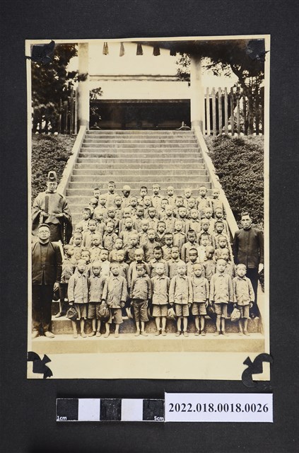 新竹神社前師生合照之五 (共2張)