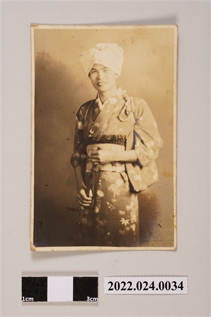 人像和服7分身黑白照片 (共2張)