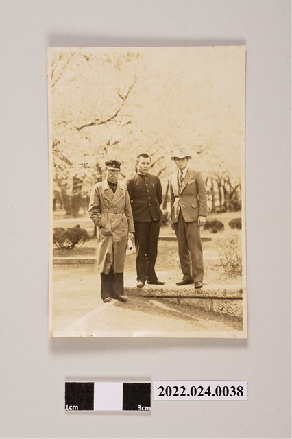 人物合照黑白照片 (共2張)