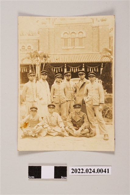 人物合照黑白照片 (共2張)