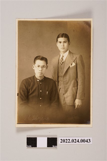 張子敬與人合照黑白照片 (共2張)