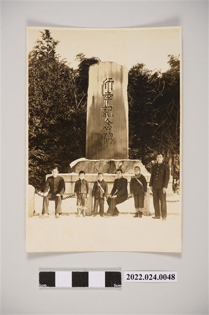 張子敬與人合照黑白照片 (共2張)