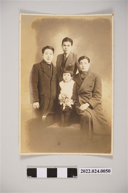 張子敬與人合照黑白照片 (共2張)