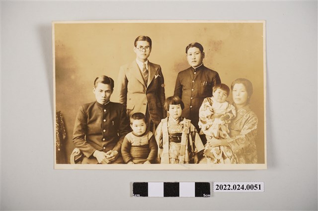 張子敬與人合照黑白照片 (共2張)