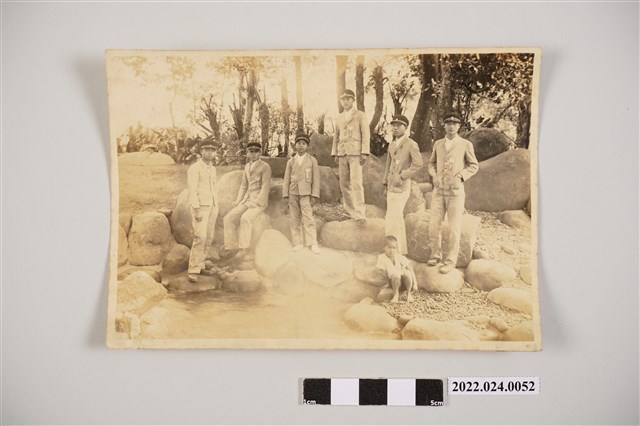 張子敬與人合照黑白照片 (共2張)