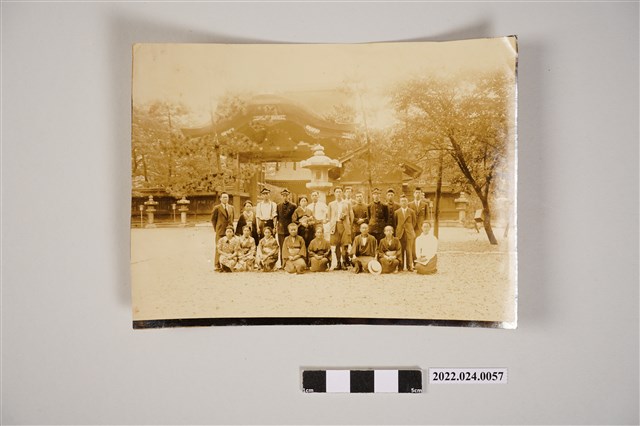 1940年7月10日人物合照黑白照片 (共2張)