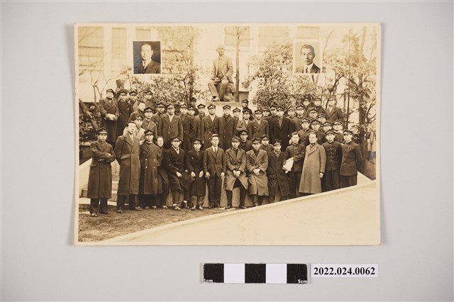 人物合照黑白照片 (共2張)