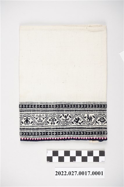 西拉雅族白底幾何圖形套褲(其一) (共2張)