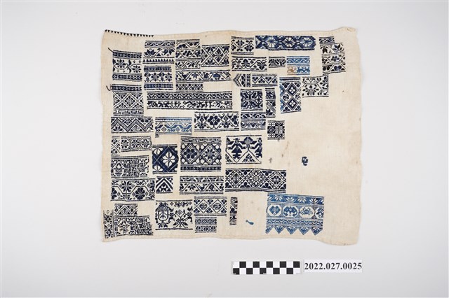 西拉雅族繡紋樣本方巾 (共2張)