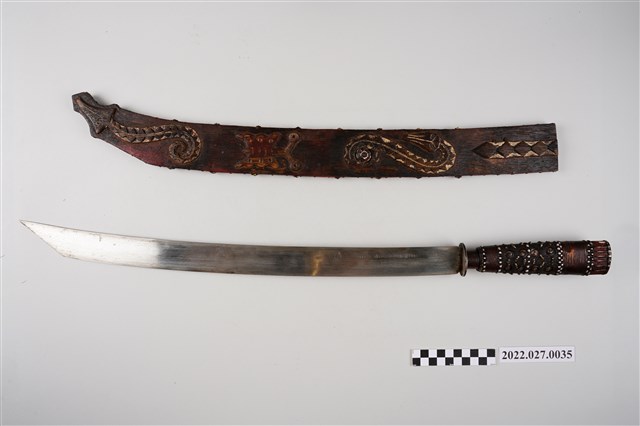 排灣族百步蛇紋佩刀組 (共3張)